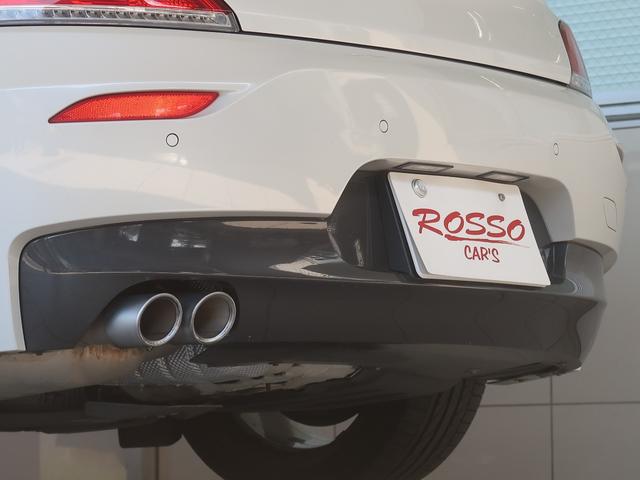 �����ȃf�U�C���́A�l�X�|�[�c��p�o���p�[�𑕔����܂��B���A�o���p�[�ɂ̓f�B�t���[�U�[����������܂��B