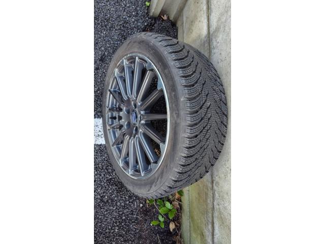 レヴォーグ ２．０ＳＴＩスポーツアイサイト　ＳＴＩスポイラー　レザー内装　スタッドレス＋ＡＷ付（5枚目）