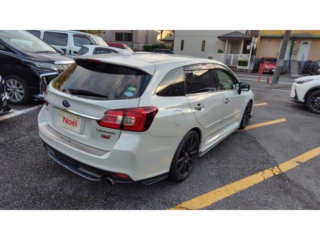 レヴォーグ ２．０ＳＴＩスポーツアイサイト　ＳＴＩスポイラー　レザー内装　スタッドレス＋ＡＷ付（8枚目）