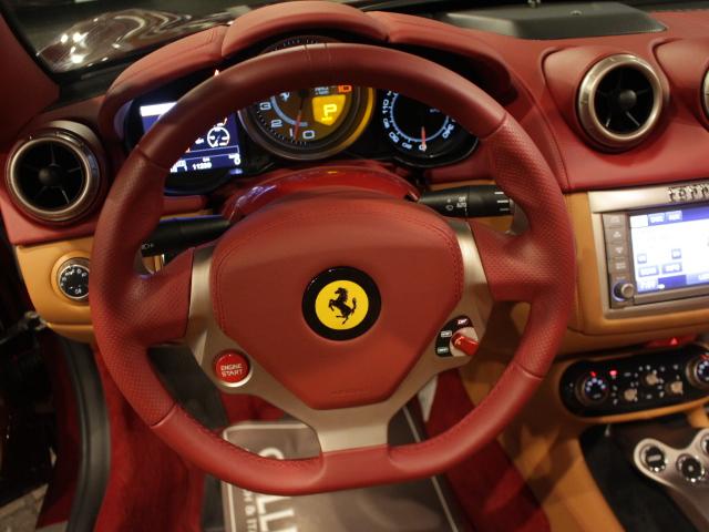 カリフォルニア ベースグレード　ディーラー車　左ハンドル　７速セミＡＴ車　ブラウンレザーシート　純正１９ＡＷ　電動オープン（19枚目）