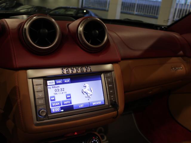 カリフォルニア ベースグレード　ディーラー車　左ハンドル　７速セミＡＴ車　ブラウンレザーシート　純正１９ＡＷ　電動オープン（20枚目）