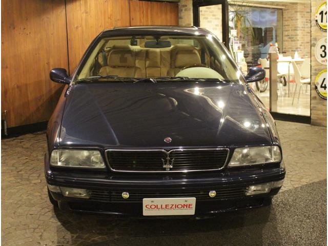 クアトロポルテ エボルツィオーネＶ８コーンズセリエスペチアレ　ディーラー車　左ハンドル　４速ＡＴ車　クオイオレザーシート　シートヒーター付き　純正１７ＡＷ　社外サンルーフ　ラサール製オーバル型時計　七宝焼きＣピラーエンブレム（3枚目）