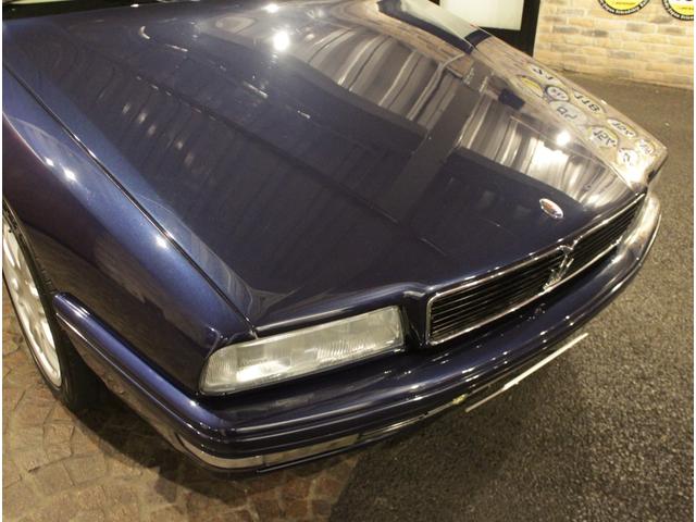 クアトロポルテ エボルツィオーネＶ８コーンズセリエスペチアレ　ディーラー車　左ハンドル　４速ＡＴ車　クオイオレザーシート　シートヒーター付き　純正１７ＡＷ　社外サンルーフ　ラサール製オーバル型時計　七宝焼きＣピラーエンブレム（24枚目）