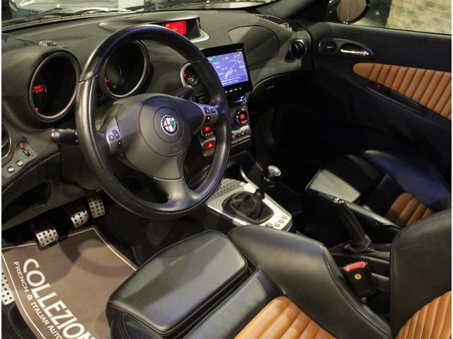 アルファ１５６ ＧＴＡ　３．２　Ｖ６　２４Ｖ　ディーラー車　左ハンドル　６速ＭＴ車　イモラナチュラルレザーシート　純正１７ＡＷ　１ＤＩＮナビ・ＴＶバックカメラ　フルオリジナル（14枚目）