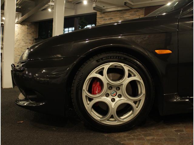 アルファ１５６ ＧＴＡ　３．２　Ｖ６　２４Ｖ　ディーラー車　左ハンドル　６速ＭＴ車　イモラナチュラルレザーシート　純正１７ＡＷ　１ＤＩＮナビ・ＴＶバックカメラ　フルオリジナル（24枚目）