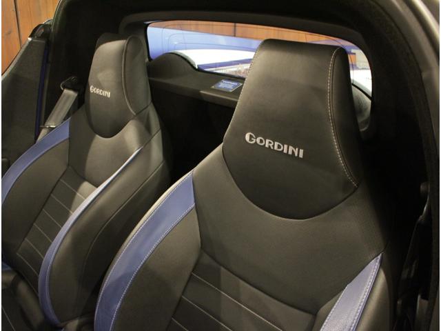 ウインド ゴルディーニ　ディーラー車　左ハンドル　５速ＭＴ車　ブルー×ブラックレザーシー　純正１７ＡＷ　電動トップ（21枚目）