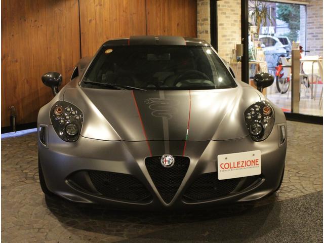 4C コンペティツィオーネ ディーラー車 左ハンドル 6速AT車 レザー&アルカンタラシート 純正18ー19AW 専用フロントバンパー カーボンルーフパネル&リアスポイラー シリアルナンバー付 25台限定車(3枚目)