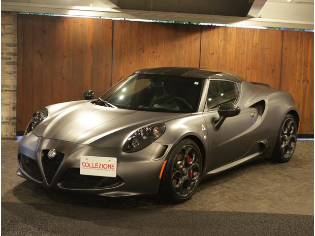 4C コンペティツィオーネ ディーラー車 左ハンドル 6速AT車 レザー&アルカンタラシート 純正18ー19AW 専用フロントバンパー カーボンルーフパネル&リアスポイラー シリアルナンバー付 25台限定車(6枚目)