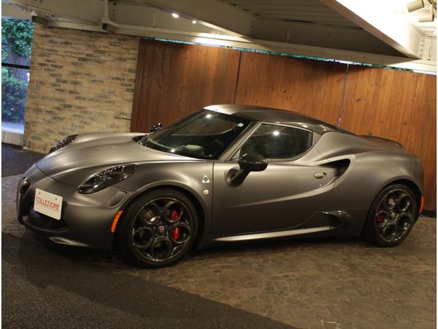 4C コンペティツィオーネ ディーラー車 左ハンドル 6速AT車 レザー&アルカンタラシート 純正18ー19AW 専用フロントバンパー カーボンルーフパネル&リアスポイラー シリアルナンバー付 25台限定車(7枚目)