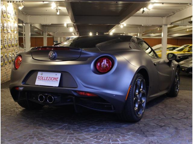 4C コンペティツィオーネ ディーラー車 左ハンドル 6速AT車 レザー&アルカンタラシート 純正18ー19AW 専用フロントバンパー カーボンルーフパネル&リアスポイラー シリアルナンバー付 25台限定車(10枚目)