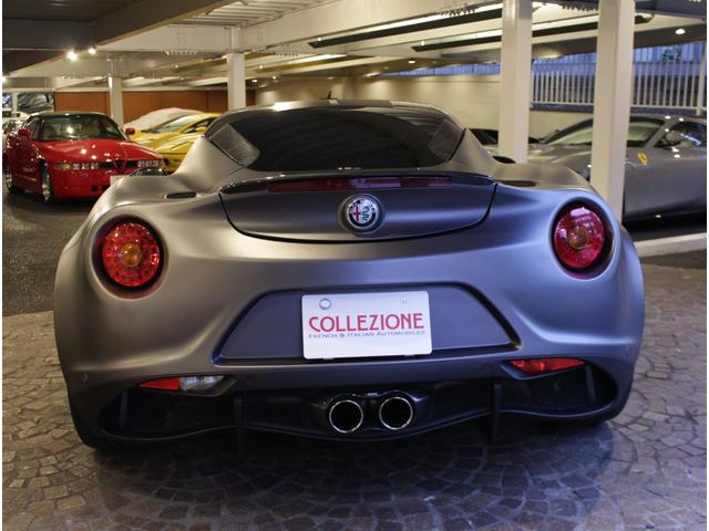 4C コンペティツィオーネ ディーラー車 左ハンドル 6速AT車 レザー&アルカンタラシート 純正18ー19AW 専用フロントバンパー カーボンルーフパネル&リアスポイラー シリアルナンバー付 25台限定車(11枚目)