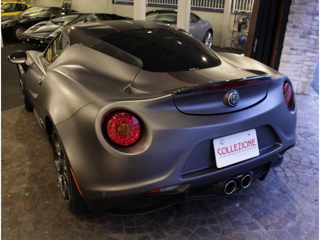 4C コンペティツィオーネ ディーラー車 左ハンドル 6速AT車 レザー&アルカンタラシート 純正18ー19AW 専用フロントバンパー カーボンルーフパネル&リアスポイラー シリアルナンバー付 25台限定車(12枚目)