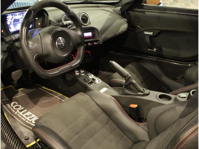 4C コンペティツィオーネ ディーラー車 左ハンドル 6速AT車 レザー&アルカンタラシート 純正18ー19AW 専用フロントバンパー カーボンルーフパネル&リアスポイラー シリアルナンバー付 25台限定車(13枚目)