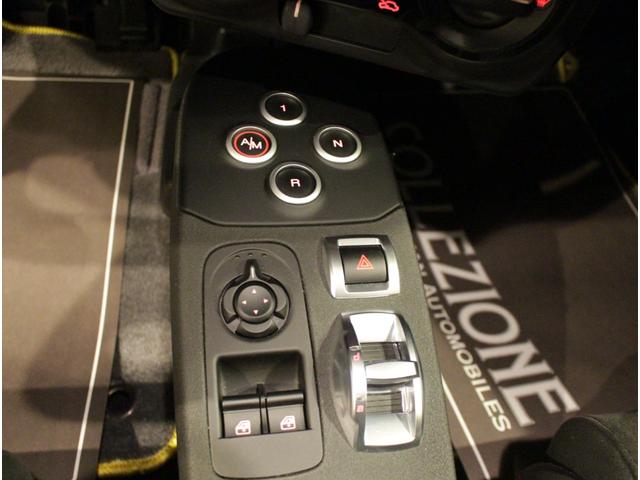 4C コンペティツィオーネ ディーラー車 左ハンドル 6速AT車 レザー&アルカンタラシート 純正18ー19AW 専用フロントバンパー カーボンルーフパネル&リアスポイラー シリアルナンバー付 25台限定車(18枚目)