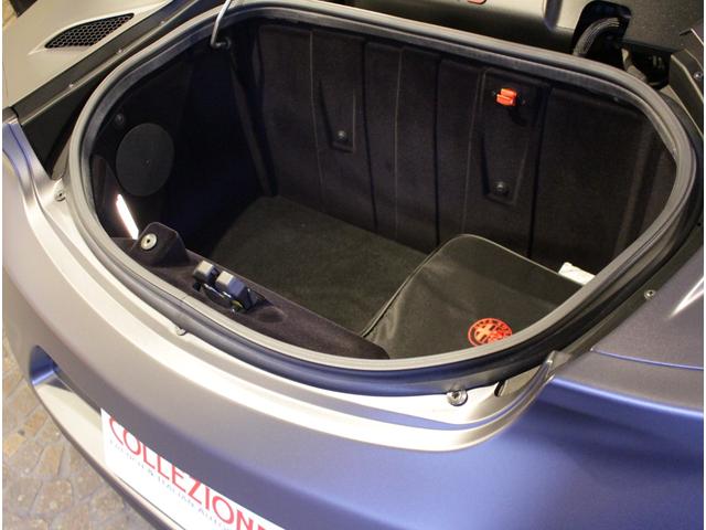 4C コンペティツィオーネ ディーラー車 左ハンドル 6速AT車 レザー&アルカンタラシート 純正18ー19AW 専用フロントバンパー カーボンルーフパネル&リアスポイラー シリアルナンバー付 25台限定車(29枚目)