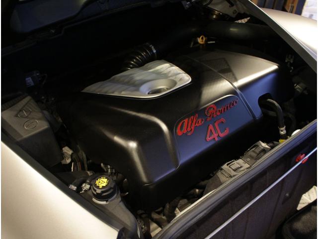 4C コンペティツィオーネ ディーラー車 左ハンドル 6速AT車 レザー&アルカンタラシート 純正18ー19AW 専用フロントバンパー カーボンルーフパネル&リアスポイラー シリアルナンバー付 25台限定車(31枚目)