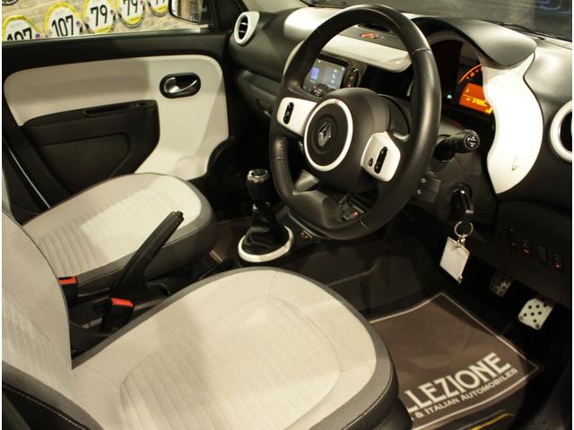 トゥインゴ S ディーラー車 1オーナー車 右ハンドル 5速MT車 ファブリックシート 社外15AW(13枚目)