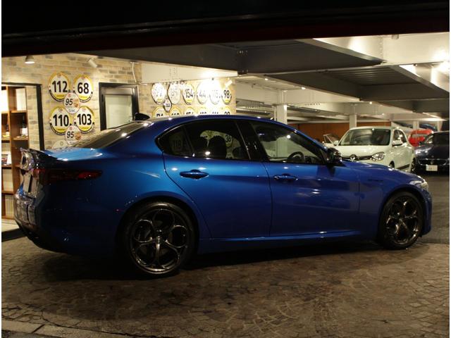 ジュリア エディツィオーネ エストレマ ディーラー車 右ハンドル 7速AT車 アルカンタラスポーツレザーシート 純正19AW ブラックキャリパー サンルーフ カーボンパネル カーボングリル&ドアミラー アクティブサスペンション 純正TV(8枚目)