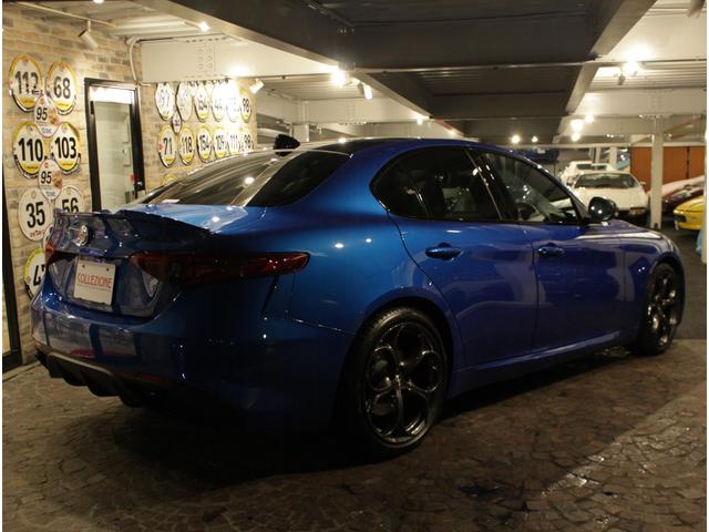 ジュリア エディツィオーネ エストレマ ディーラー車 右ハンドル 7速AT車 アルカンタラスポーツレザーシート 純正19AW ブラックキャリパー サンルーフ カーボンパネル カーボングリル&ドアミラー アクティブサスペンション 純正TV(9枚目)