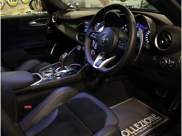 ジュリア エディツィオーネ エストレマ ディーラー車 右ハンドル 7速AT車 アルカンタラスポーツレザーシート 純正19AW ブラックキャリパー サンルーフ カーボンパネル カーボングリル&ドアミラー アクティブサスペンション 純正TV(13枚目)