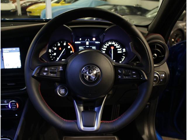 ジュリア エディツィオーネ エストレマ ディーラー車 右ハンドル 7速AT車 アルカンタラスポーツレザーシート 純正19AW ブラックキャリパー サンルーフ カーボンパネル カーボングリル&ドアミラー アクティブサスペンション 純正TV(15枚目)