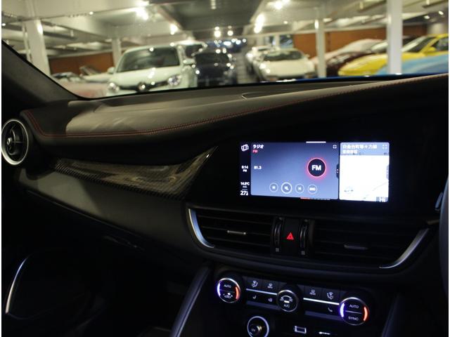 ジュリア エディツィオーネ エストレマ ディーラー車 右ハンドル 7速AT車 アルカンタラスポーツレザーシート 純正19AW ブラックキャリパー サンルーフ カーボンパネル カーボングリル&ドアミラー アクティブサスペンション 純正TV(16枚目)