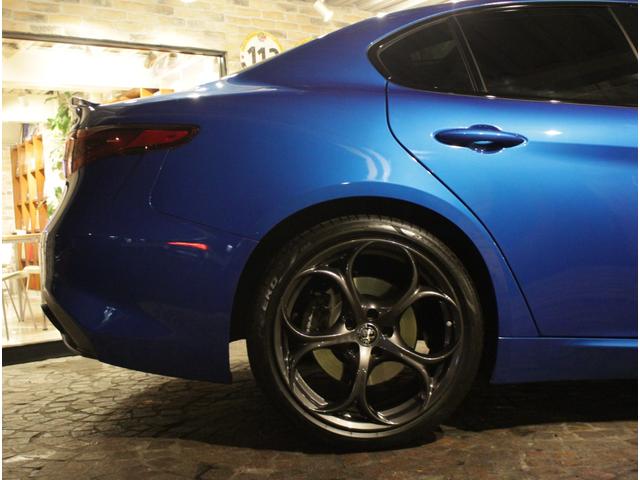 ジュリア エディツィオーネ エストレマ ディーラー車 右ハンドル 7速AT車 アルカンタラスポーツレザーシート 純正19AW ブラックキャリパー サンルーフ カーボンパネル カーボングリル&ドアミラー アクティブサスペンション 純正TV(25枚目)