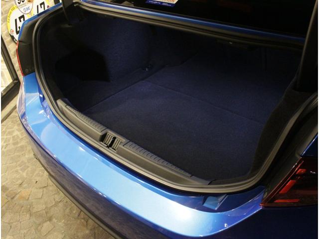 ジュリア エディツィオーネ エストレマ ディーラー車 右ハンドル 7速AT車 アルカンタラスポーツレザーシート 純正19AW ブラックキャリパー サンルーフ カーボンパネル カーボングリル&ドアミラー アクティブサスペンション 純正TV(31枚目)