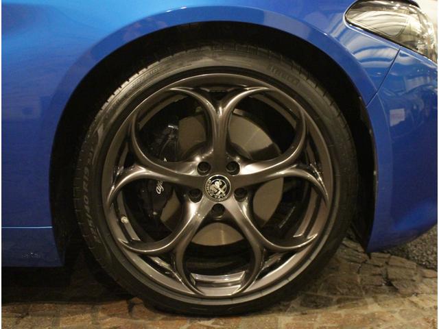 ジュリア エディツィオーネ エストレマ ディーラー車 右ハンドル 7速AT車 アルカンタラスポーツレザーシート 純正19AW ブラックキャリパー サンルーフ カーボンパネル カーボングリル&ドアミラー アクティブサスペンション 純正TV(35枚目)