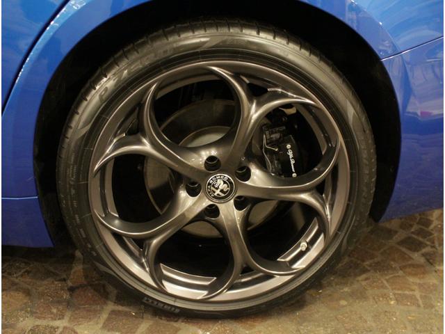 ジュリア エディツィオーネ エストレマ ディーラー車 右ハンドル 7速AT車 アルカンタラスポーツレザーシート 純正19AW ブラックキャリパー サンルーフ カーボンパネル カーボングリル&ドアミラー アクティブサスペンション 純正TV(36枚目)