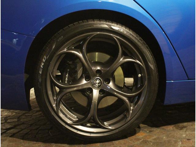 ジュリア エディツィオーネ エストレマ ディーラー車 右ハンドル 7速AT車 アルカンタラスポーツレザーシート 純正19AW ブラックキャリパー サンルーフ カーボンパネル カーボングリル&ドアミラー アクティブサスペンション 純正TV(37枚目)