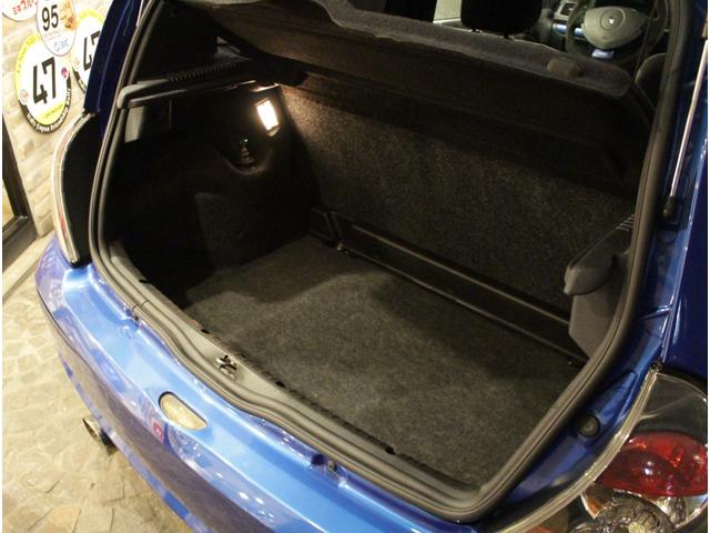 クリオ RS2.0 16V Jean Ragnotti 左ハンドル 5速MT車 ファブリックシート 社外AW オプションエアコン付き 限定300台(28枚目)