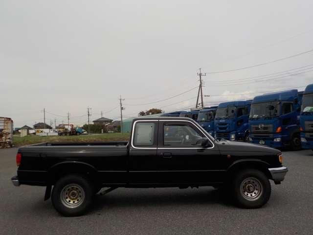B4000 B4000 4WD ブラック(4枚目)