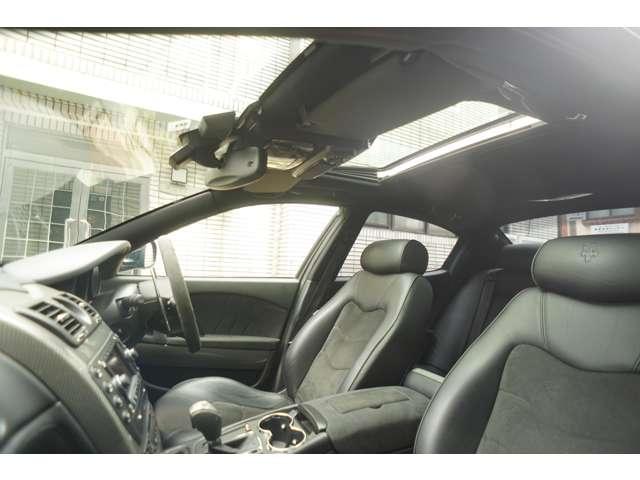 クアトロポルテ スポーツＧＴ　Ｓ　地デジバックカメラ／ガラスサンルーフ／右Ｈ／正規ディーラー車／記録簿／大径ブレンボレッドキャリパーＧＴＳ専用２０インチ／ＢＯＳＥサウンド／可変オーバルマフラー／シルバーカーボンインテリア（11枚目）