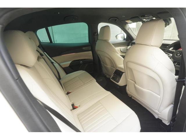 グレカーレ モデナ　４ＷＤ　ベンチレーション　ＯＰ２１インチ　ステアリングヒーター（18枚目）