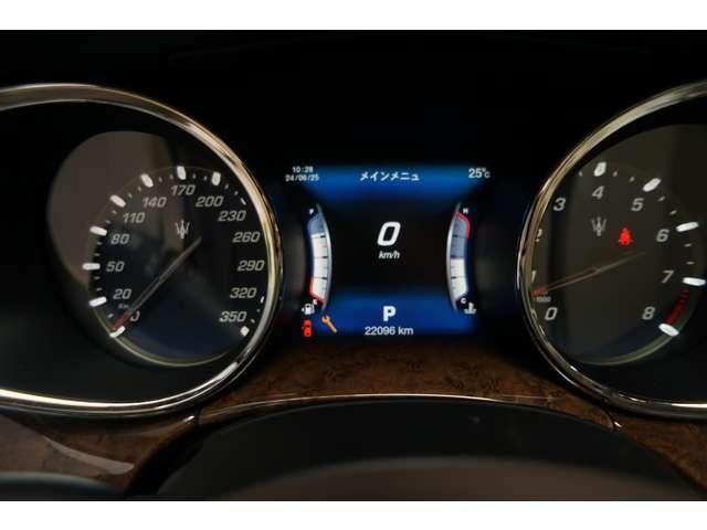 クアトロポルテ GT S グランスポーツ 純正チターノ21インチ サッビアレザー ハーマンカードン ウッドステアリング ウッドパネル カープレイ リアシートヒーター リアブラインド(18枚目)