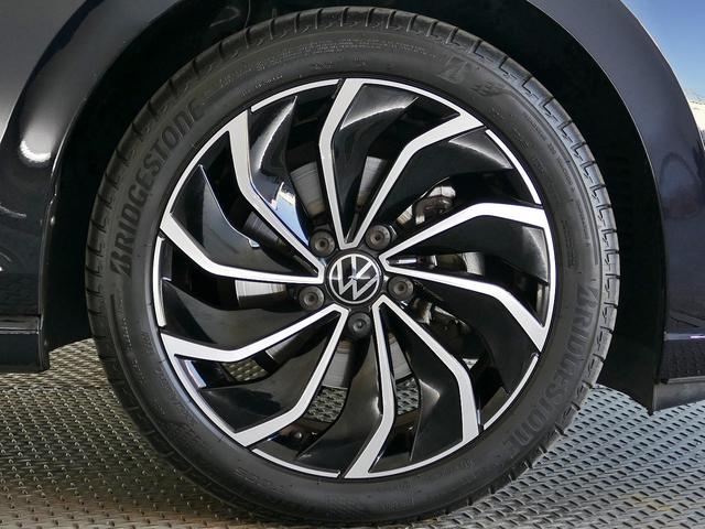 ゴルフ ＴＤＩアクティブアドバンス　プラチナムエディション　パークアシスト　トラベルアシスト　マトリックスＬＥＤライト　デジタルメーター　アダプティブクルーズ　レーンキープアシスト　ＥＴＣ　バックカメラ　アップルカープレイ　禁煙車（35枚目）