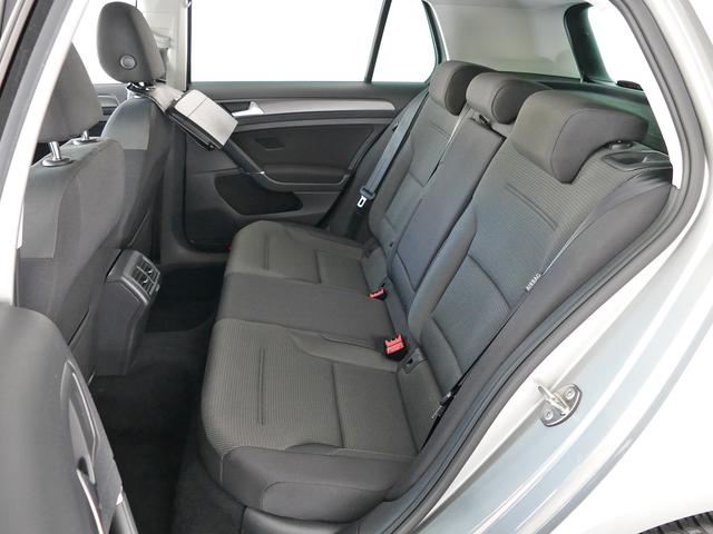 ゴルフ TSIコンフォートライン マイスター 禁煙車 パークアシスト ブラインドスポットモニター リヤトラフィックアラート LEDライト デジタルメーター アダプティブクルーズ レーンキープアシスト ETC バックカメラ アップルカープレイ(20枚目)