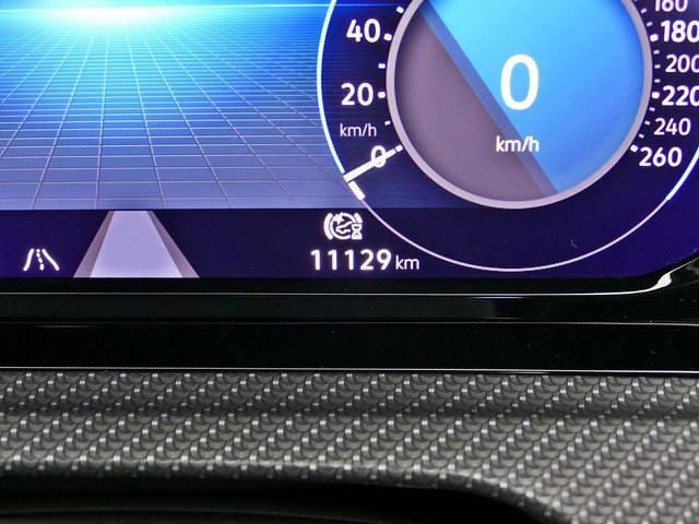 ゴルフ ｅＴＳＩ　Ｒライン　プラチナムエディション　トラベルアシスト　ＩＱライト　デジタルコクピット　ヘッドアップディスプレイ　アダプティブクルーズ　レーンキープ　純正１８インチアルミ　ディスプレイオーディオ　ＥＴＣ　バックカメラ　アップルカープレイ（6枚目）