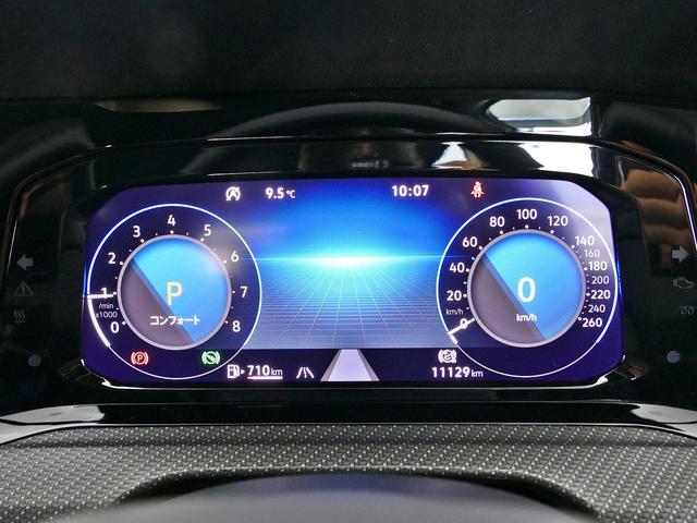 ゴルフ ｅＴＳＩ　Ｒライン　プラチナムエディション　トラベルアシスト　ＩＱライト　デジタルコクピット　ヘッドアップディスプレイ　アダプティブクルーズ　レーンキープ　純正１８インチアルミ　ディスプレイオーディオ　ＥＴＣ　バックカメラ　アップルカープレイ（7枚目）