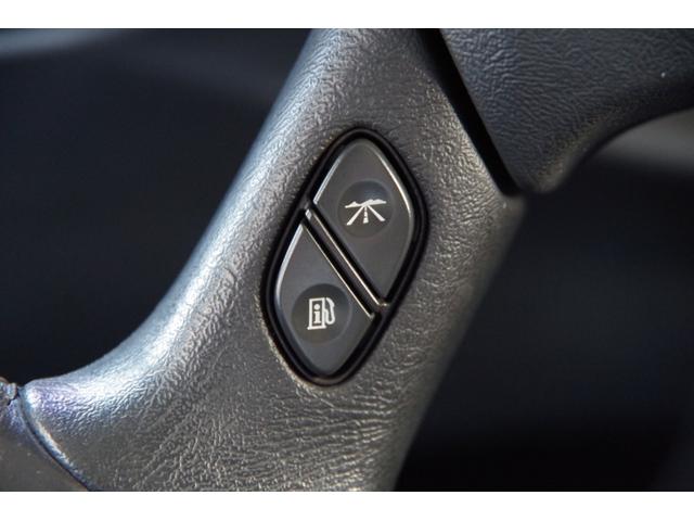 ラグジュアリーパッケージ 新車並行 メッキパーツ デイライト部フォグランプ化 ヘッドレストモニター×4 大型フリップダウンモニター LEDヘッドライト・フォグランプバルブ 4座シートヒーター ナビ SD Bluetooth(28枚目)