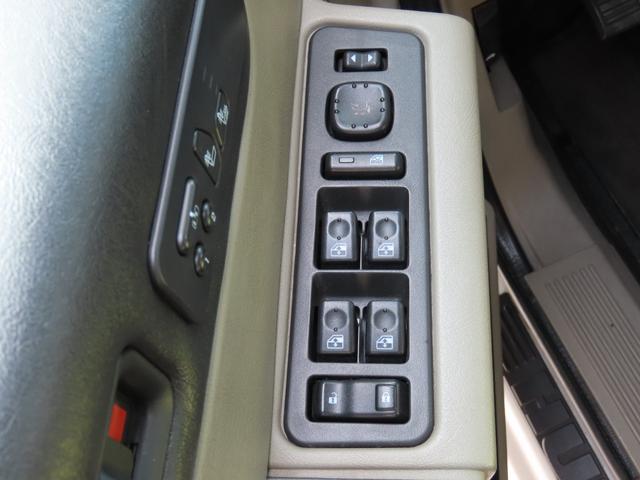 ハマーＨ２ タイプＧ　ディーラー車　バックカメラ　ＥＴＣ　レザーシート　社外メモリーナビ　Ｂｌｕｅｔｏｏｔｈ　フルセグ　シートヒーター　電動シート　１７インチＡＷ　ＢＯＳＥスピーカー　サンルーフ　オートライト　３列シート（30枚目）