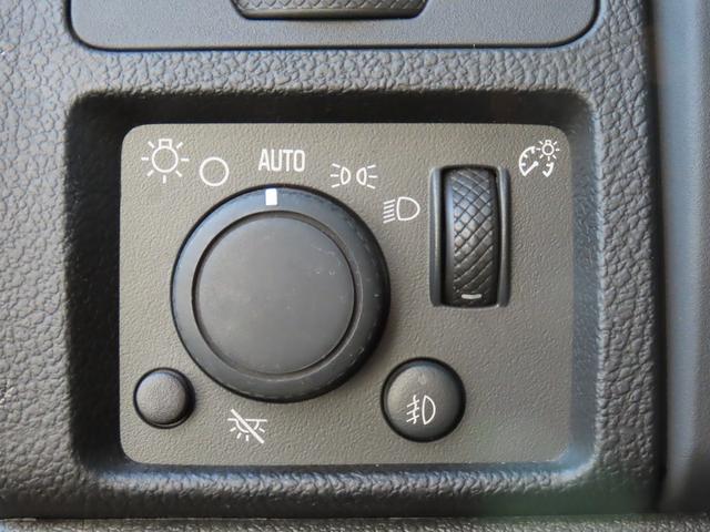 ハマーＨ３ ラグジュアリー　三井物産ディーラー車　レザーシート　横滑り防止　ナビ　ＦＭ　ＡＭ　ＣＤ　ＤＶＤ　１６インチアルミホイール　サンルーフ　オートライト　電動シート（28枚目）