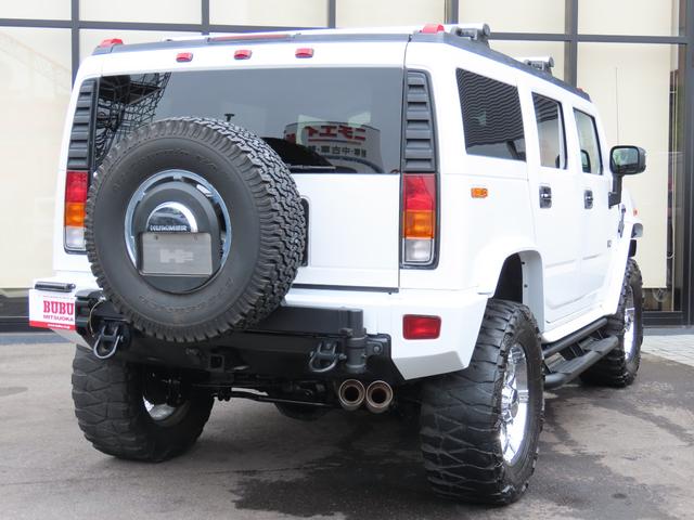 ハマーＨ２ タイプＧ　三井物産ディーラー車　サンルーフ　レザーシート　３列シート　シートヒーター　電動シート　サイドステップ　ＥＴＣ　バックカメラ　オートライト　ＭＫＷクローム２０インチＡＷ　オートエアコン　ナビ　地デジ（3枚目）