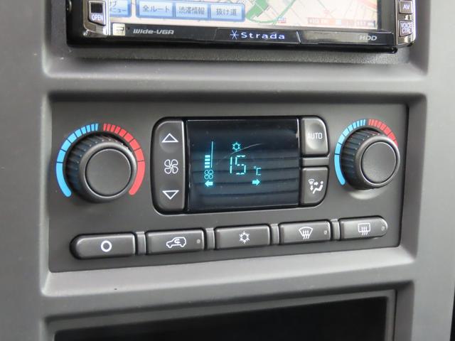 ハマーＨ２ タイプＧ　三井物産ディーラー車　サンルーフ　レザーシート　３列シート　シートヒーター　電動シート　サイドステップ　ＥＴＣ　バックカメラ　オートライト　ＭＫＷクローム２０インチＡＷ　オートエアコン　ナビ　地デジ（14枚目）