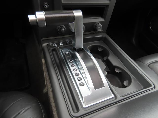 ハマーＨ２ タイプＧ　三井物産ディーラー車　サンルーフ　レザーシート　３列シート　シートヒーター　電動シート　サイドステップ　ＥＴＣ　バックカメラ　オートライト　ＭＫＷクローム２０インチＡＷ　オートエアコン　ナビ　地デジ（15枚目）