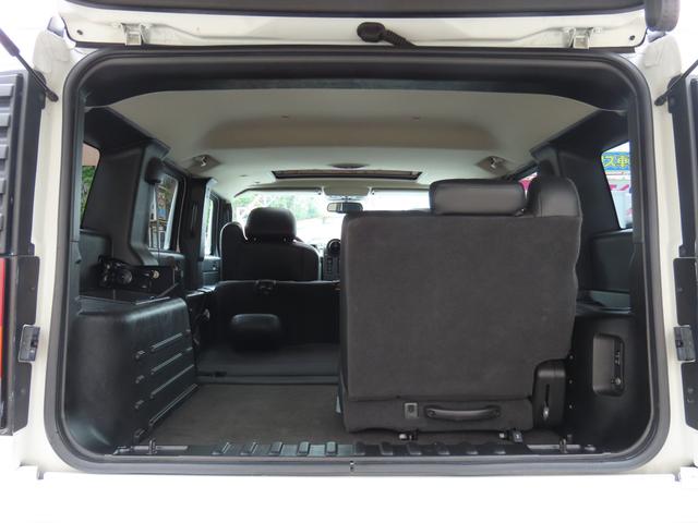 ハマーＨ２ タイプＧ　三井物産ディーラー車　サンルーフ　レザーシート　３列シート　シートヒーター　電動シート　サイドステップ　ＥＴＣ　バックカメラ　オートライト　ＭＫＷクローム２０インチＡＷ　オートエアコン　ナビ　地デジ（16枚目）