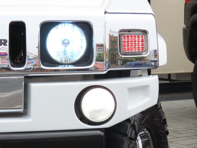 ハマーＨ２ タイプＧ　三井物産ディーラー車　サンルーフ　レザーシート　３列シート　シートヒーター　電動シート　サイドステップ　ＥＴＣ　バックカメラ　オートライト　ＭＫＷクローム２０インチＡＷ　オートエアコン　ナビ　地デジ（18枚目）