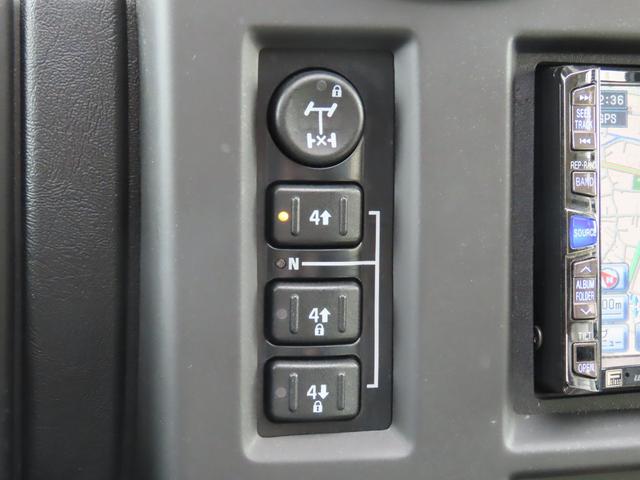 ハマーＨ２ タイプＧ　三井物産ディーラー車　サンルーフ　レザーシート　３列シート　シートヒーター　電動シート　サイドステップ　ＥＴＣ　バックカメラ　オートライト　ＭＫＷクローム２０インチＡＷ　オートエアコン　ナビ　地デジ（29枚目）