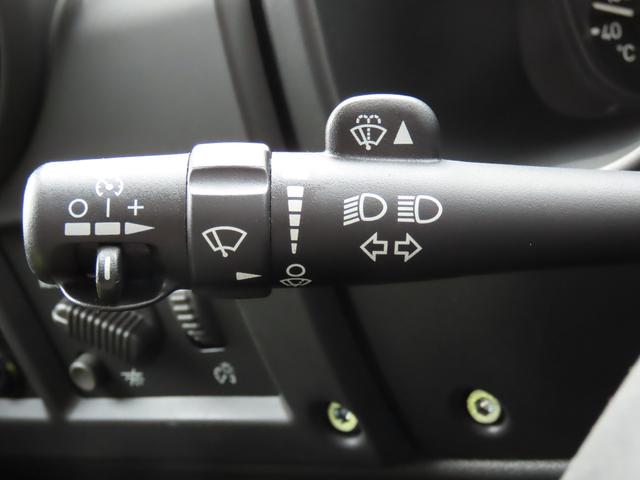 ハマーＨ２ タイプＧ　三井物産ディーラー車　サンルーフ　レザーシート　３列シート　シートヒーター　電動シート　サイドステップ　ＥＴＣ　バックカメラ　オートライト　ＭＫＷクローム２０インチＡＷ　オートエアコン　ナビ　地デジ（36枚目）